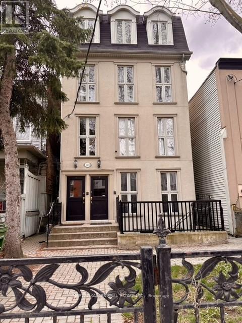 148 Borden St, Toronto, ON M5S 2N3