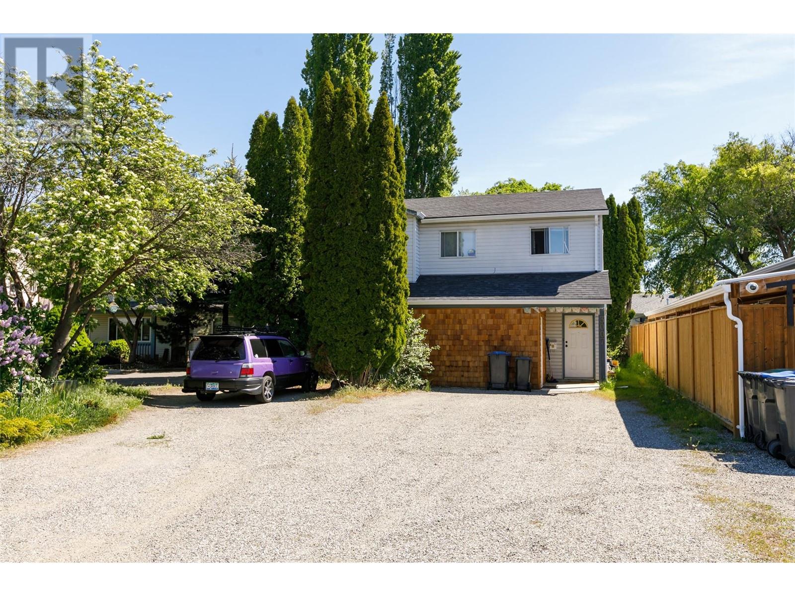 3007 Lowe Ct, Kelowna, BC V1Y 8L3