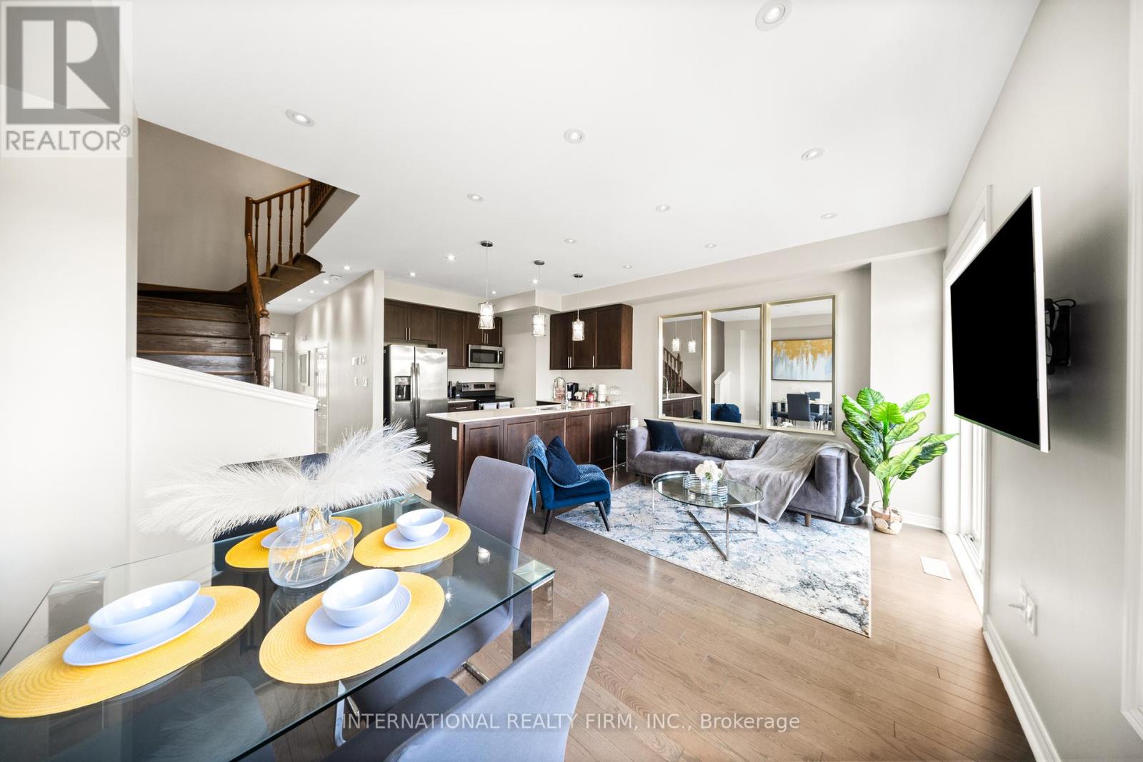 8 Hogan Manor Dr, Brampton, ON L7A 4V4