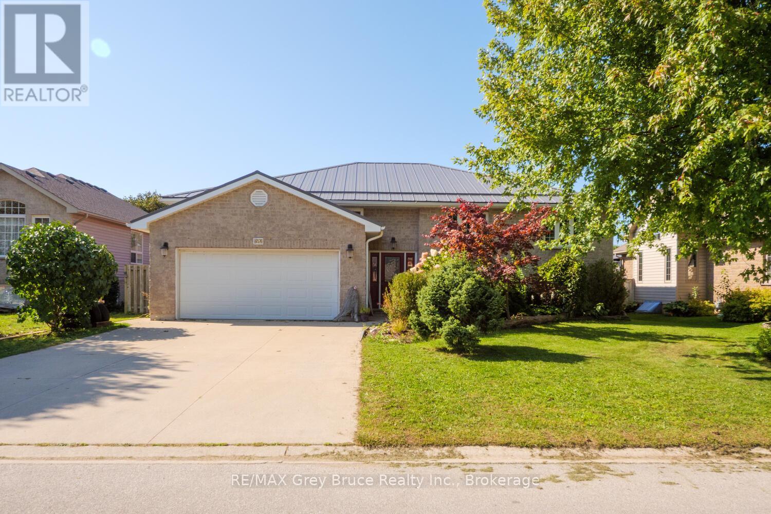 958 Highland St, Saugeen Shores, ON N0H 2C2