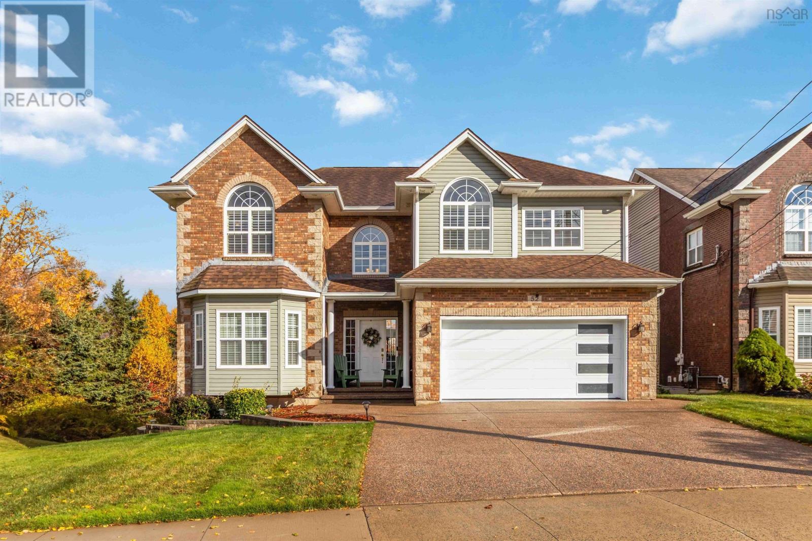 52 Freshwater Trl, Dartmouth, NS B2W 0A5