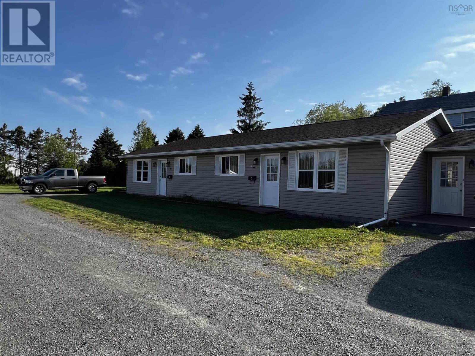 39 Emmanuel St, Stellarton, NS B0K 1S0