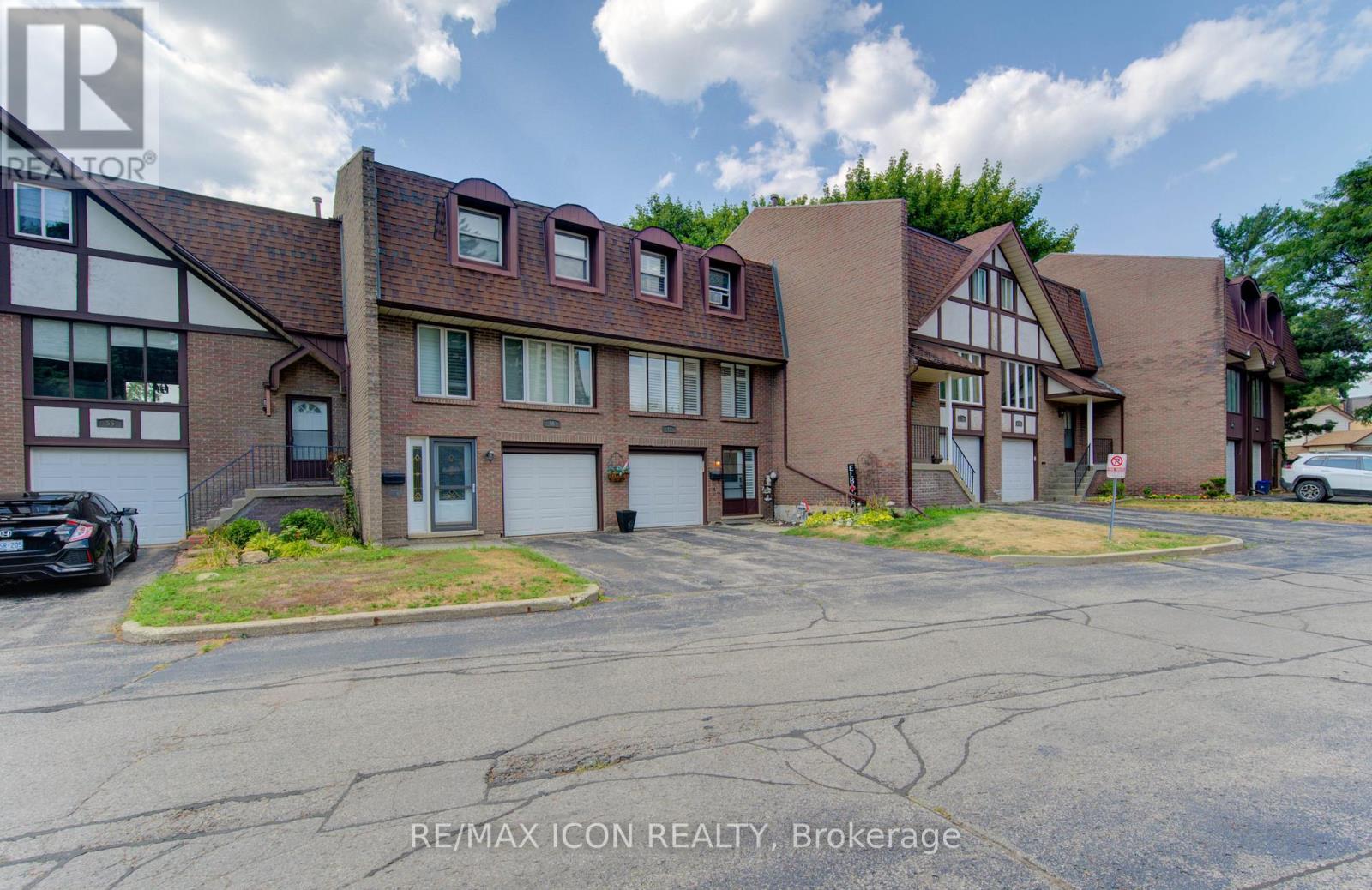 57 49 Cedarwoods Cres, Kitchener, ON N2C 2L1