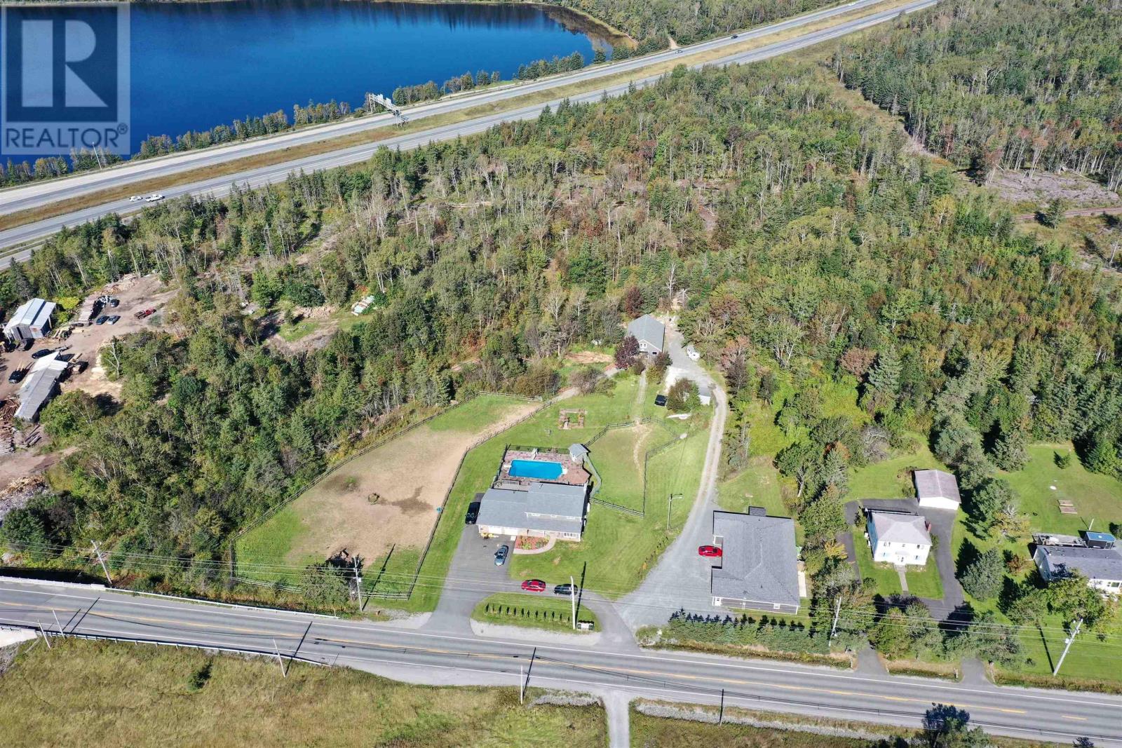 568 Seaview Dr, Upper North Sydney, NS B2A 3N8