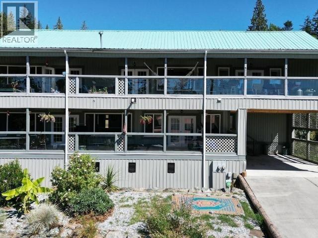 8075 Centennial Dr, Powell River, BC V8A 0S4