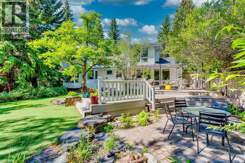 2 Varston Pl NW, Calgary, AB T3A 0B7