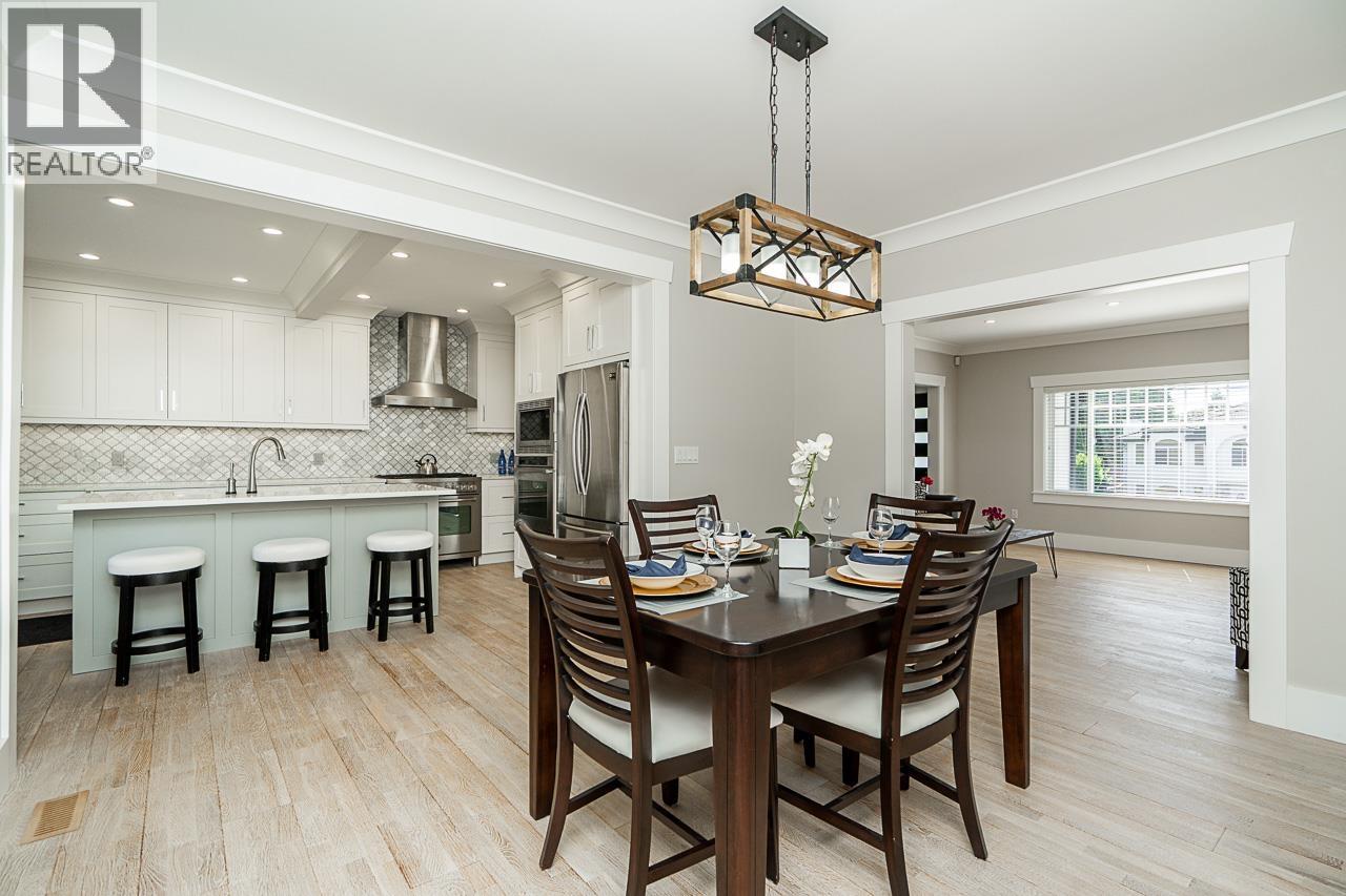 905 Edinburgh St, New Westminster, BC V3M 2V2