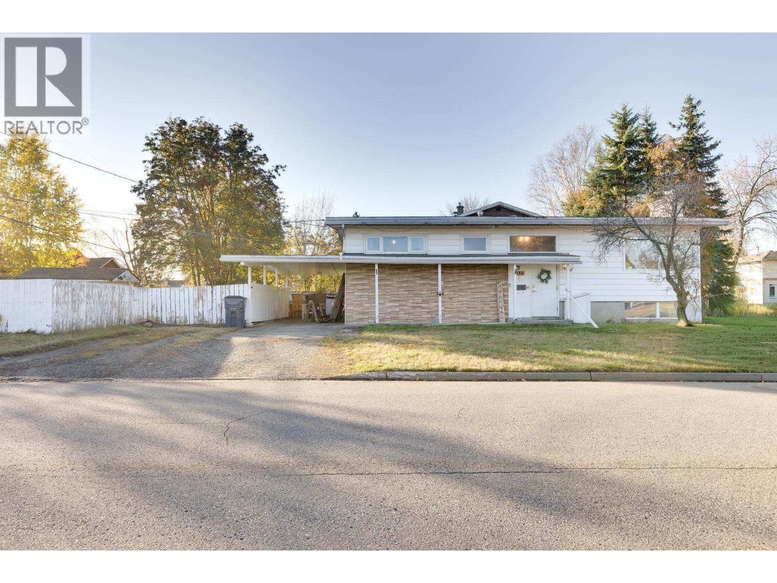 196 Nicholson St, Prince George, BC V2M 3G9