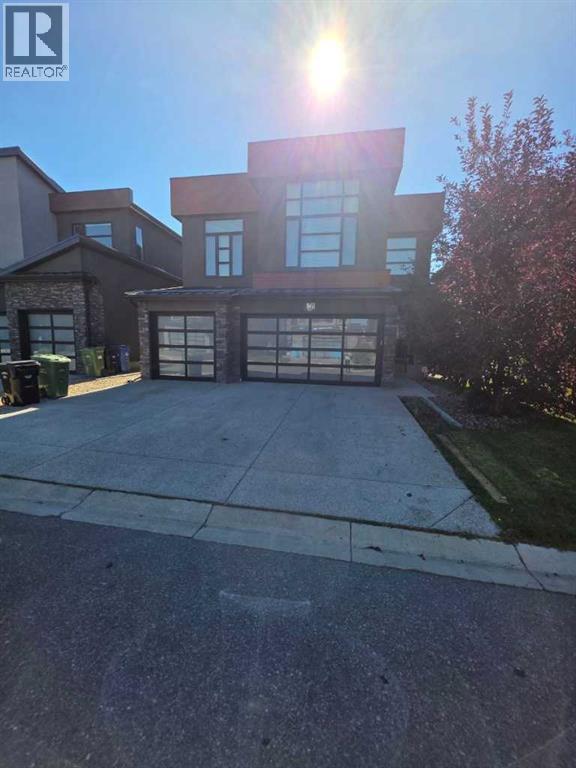 86 W Point Mews SW, Calgary, AB T3H 0X5