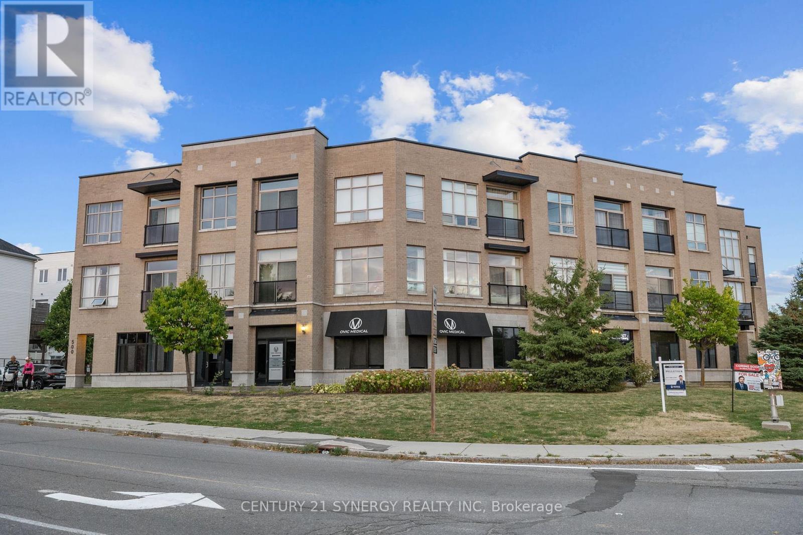 203 500 Claridge Dr, Ottawa, ON K2J 3G5