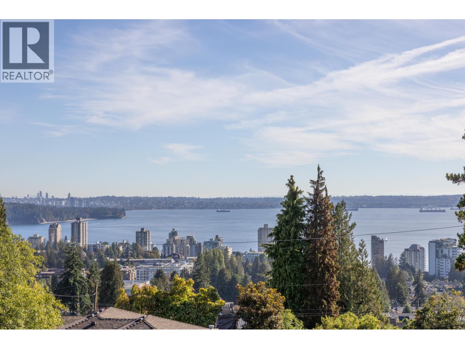 2234 Palmerston Ave, West Vancouver, BC V7V 2V8
