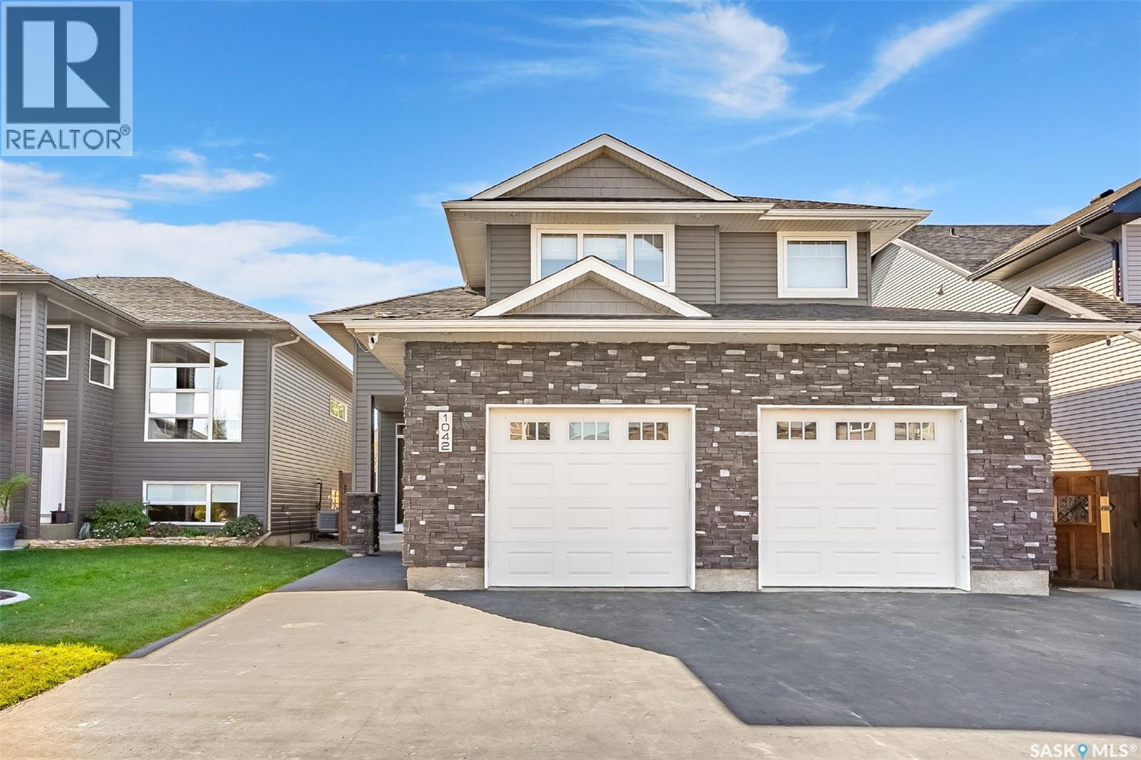 1042 Glacial Shores Common, Saskatoon, SK S7W 0R3