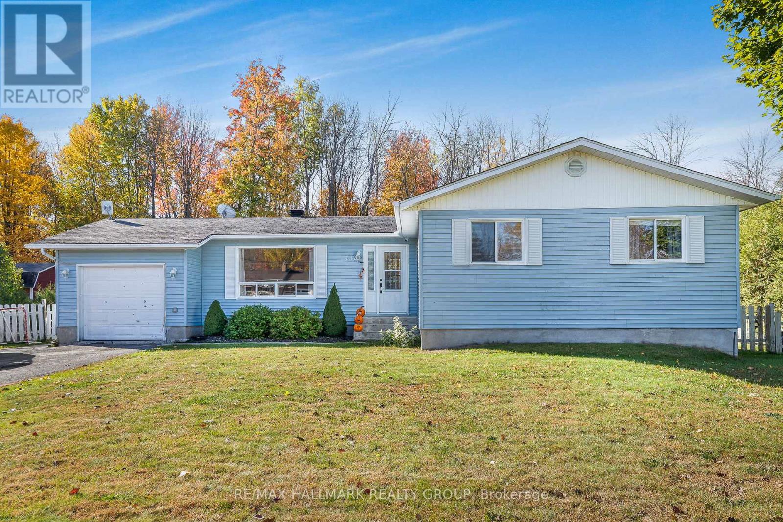 912 Pattee Rd E, Champlain, ON K6A 2R2