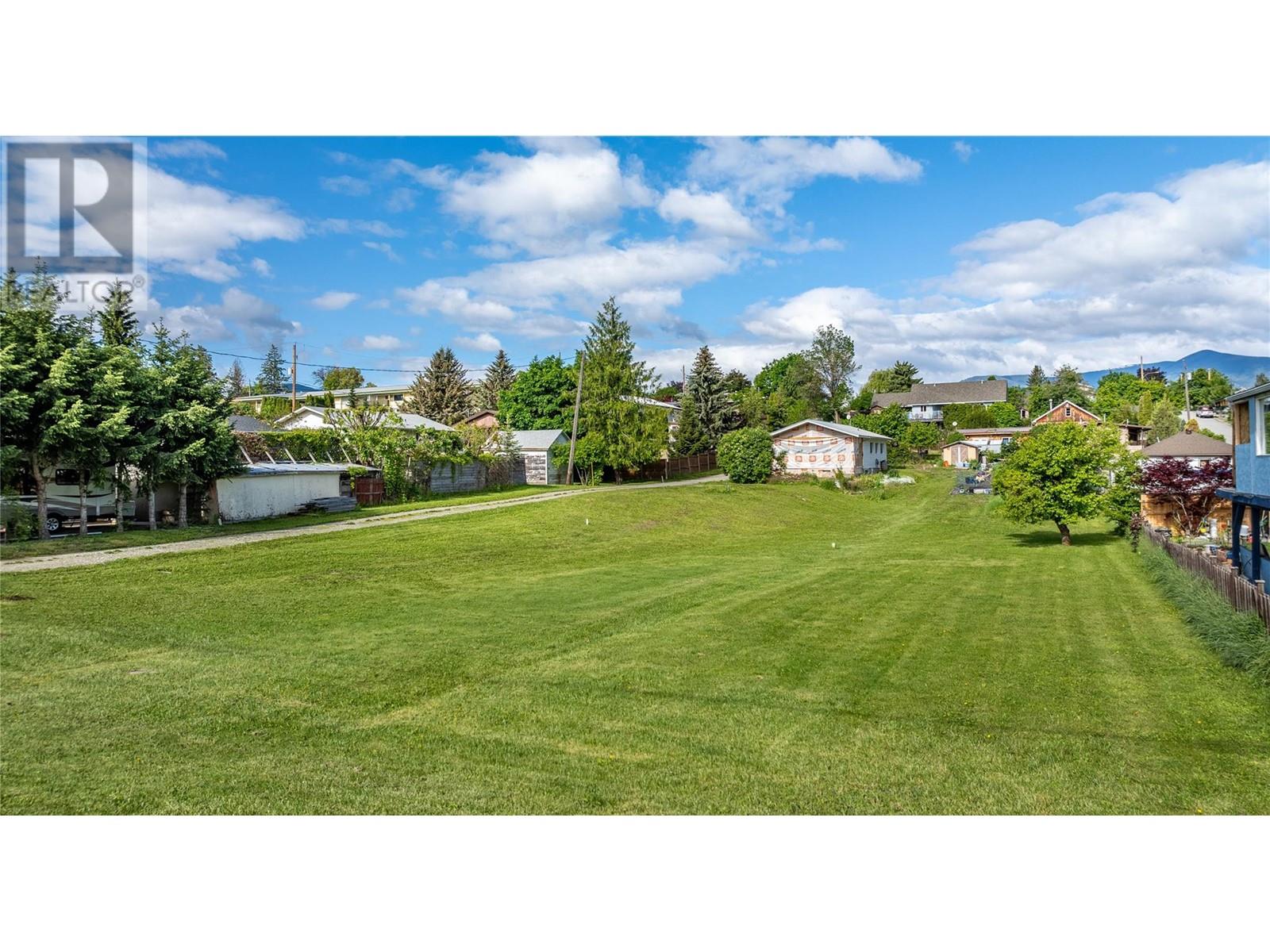 16th Avenue Unit 513, Creston, BC V0b 1G5