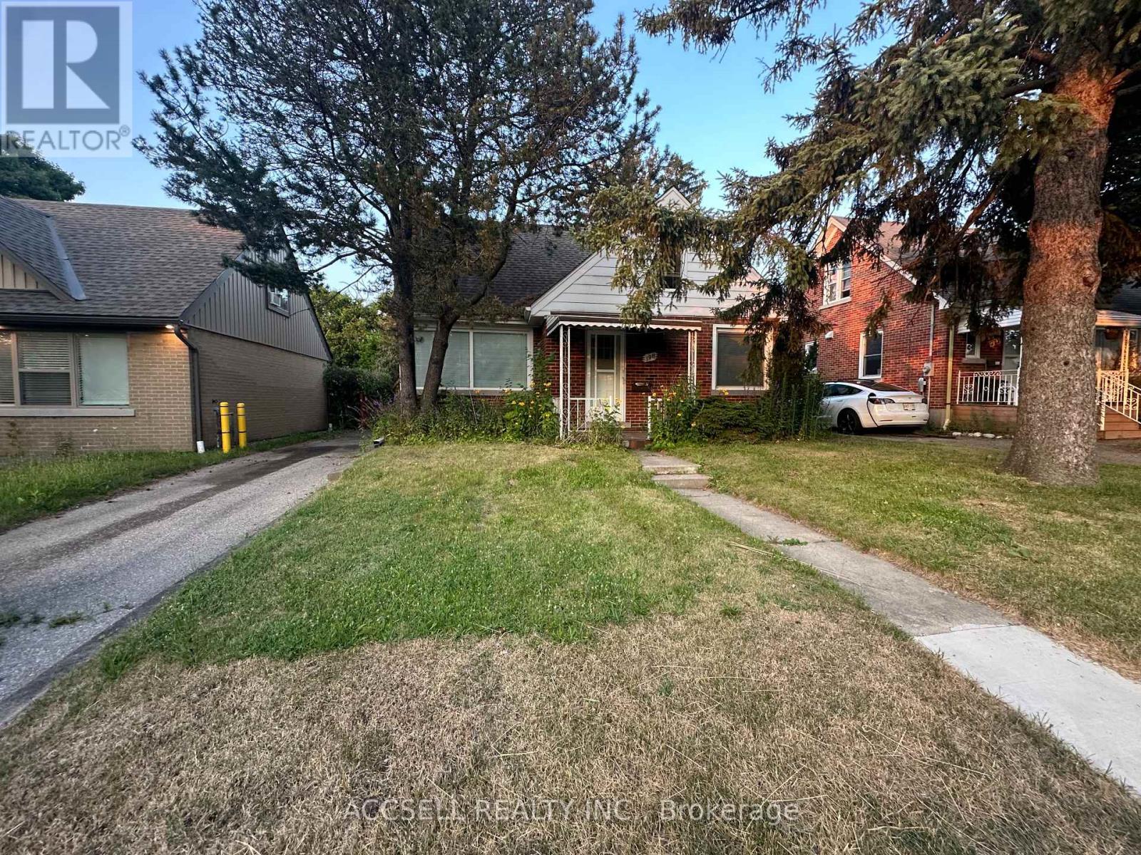 198 Highland Rd E, Kitchener, ON N2M 3W2