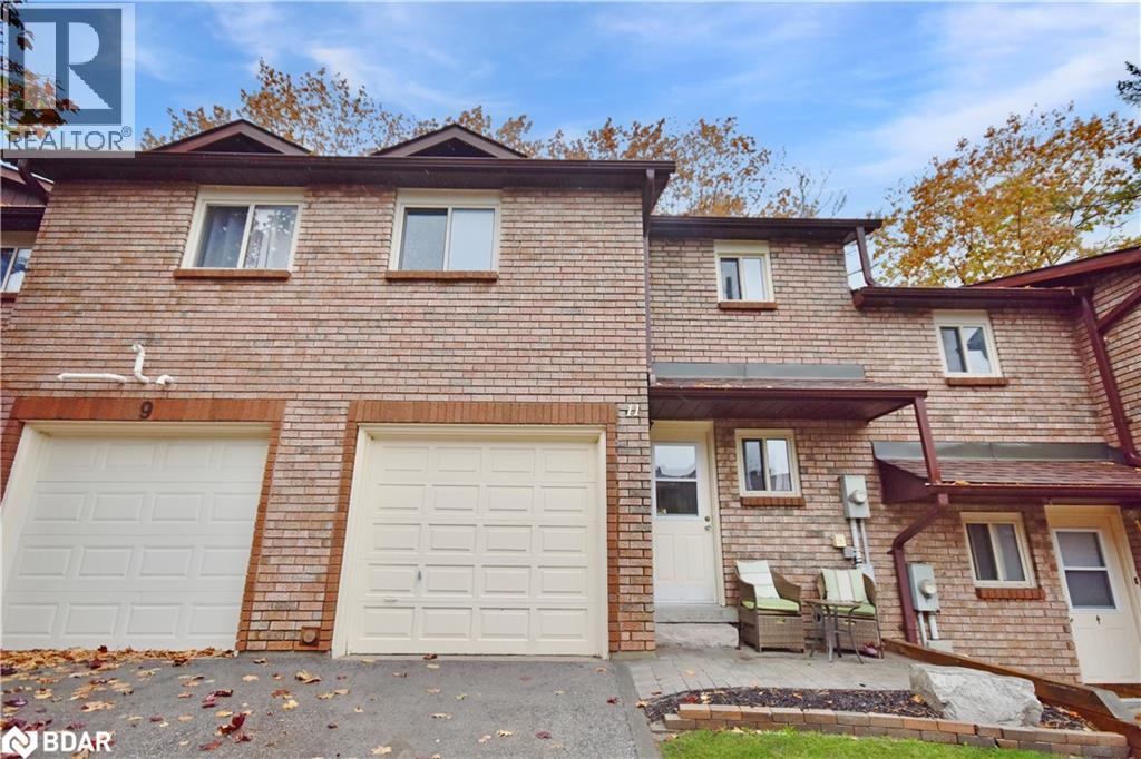 11 Pheasant Trl, Barrie, ON L4N 6W4