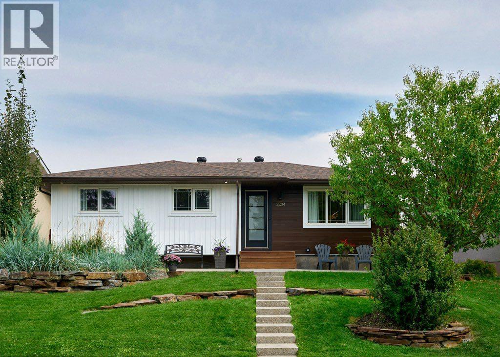 2204 Vista Cres NE, Calgary, AB T2E 6J1