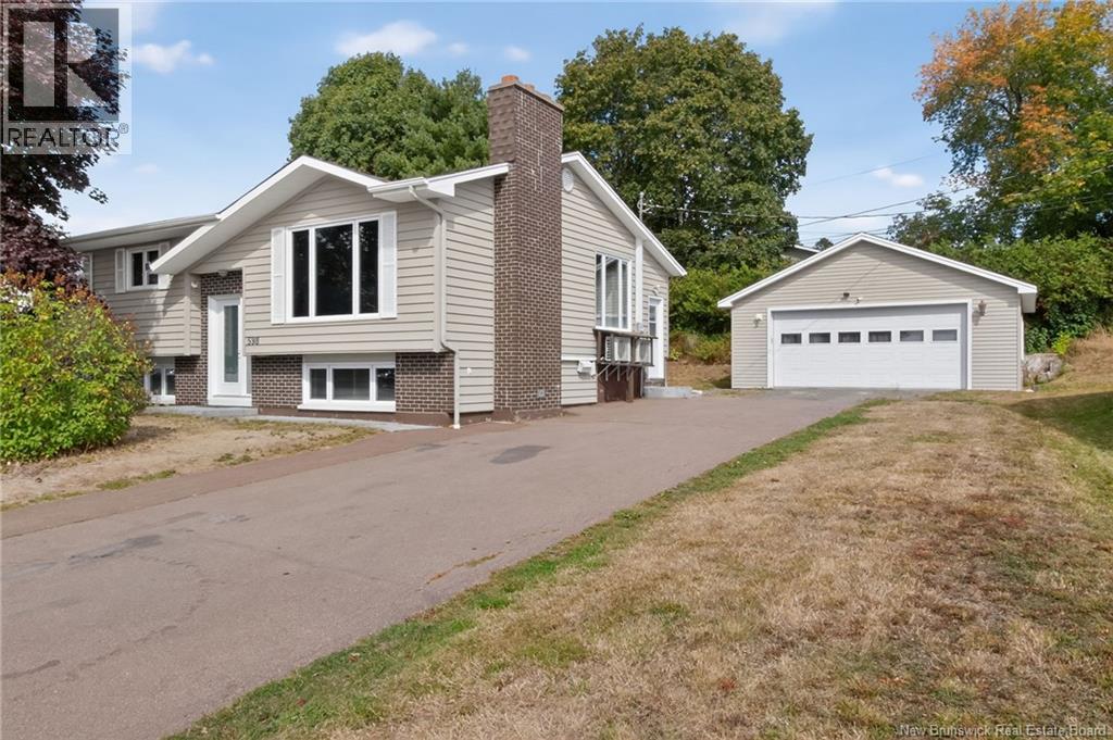 598 Guy, Dieppe, NB E1A 4V7