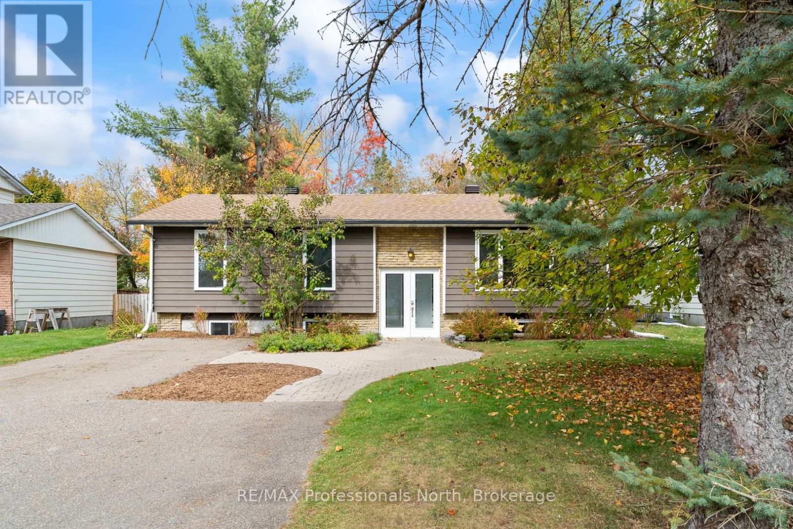 11 Andrea Dr, Bracebridge, ON P1L 1C5