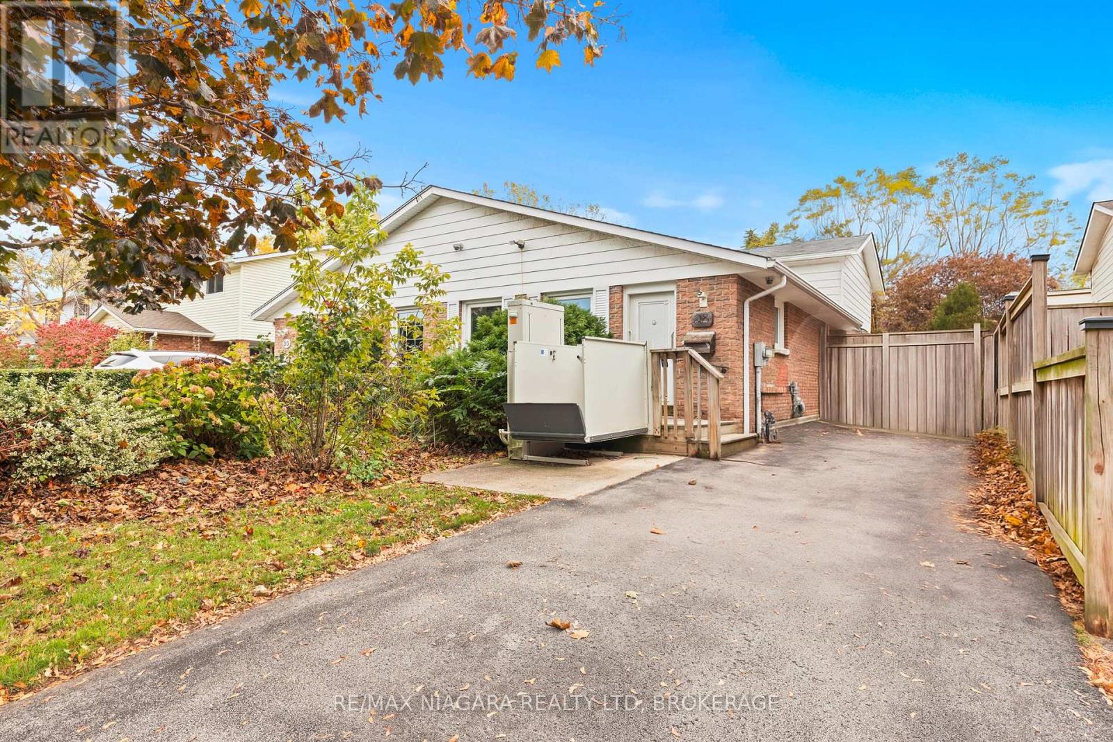 28 Runcorn St, St. Catharines, ON L2M 1N8