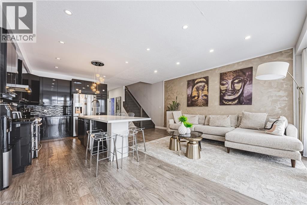 35 Midhurst Heights Unit 26, Hamilton, ON L8J 0K9