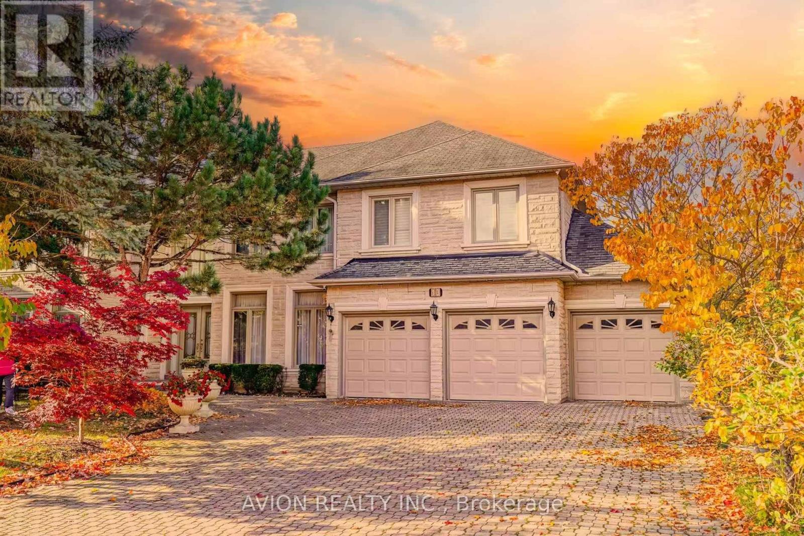 13 Bayview Forest Ln, Markham, ON L3T 7S4