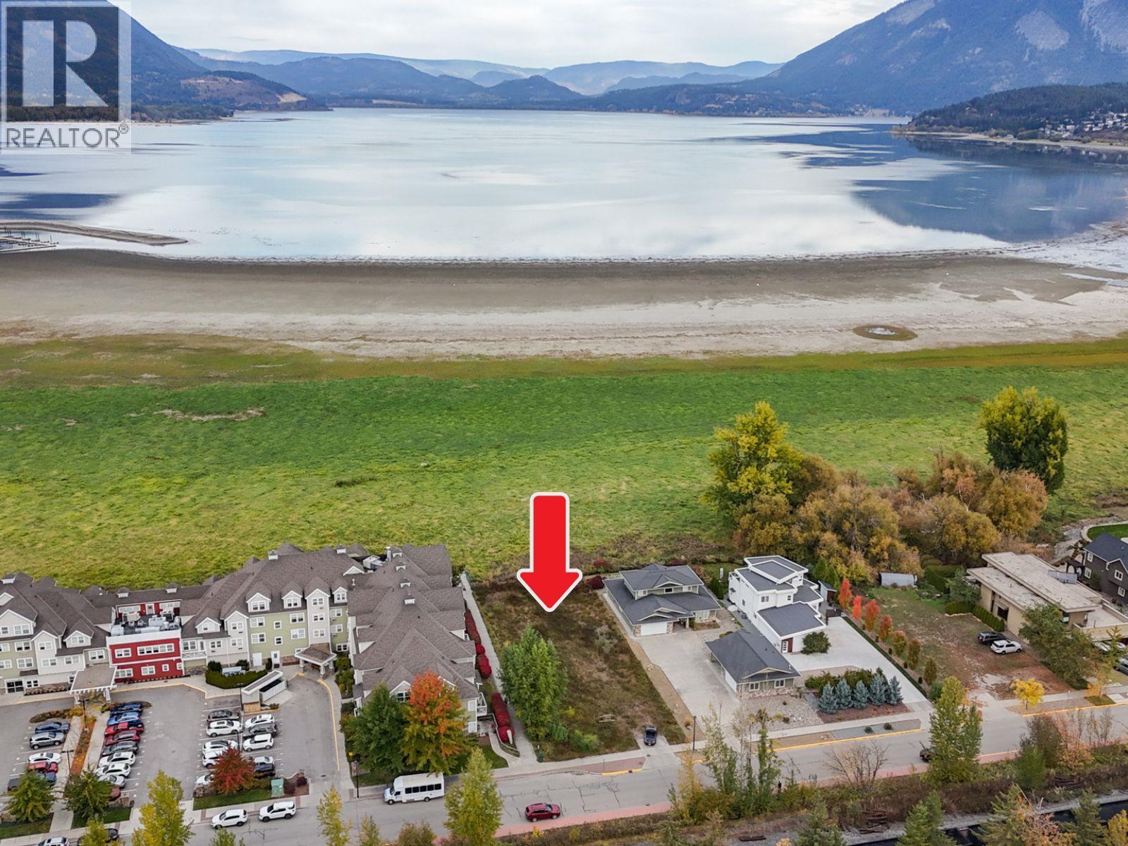 721 Harbourfront Dr NE, Salmon Arm, BC V1E 3L4