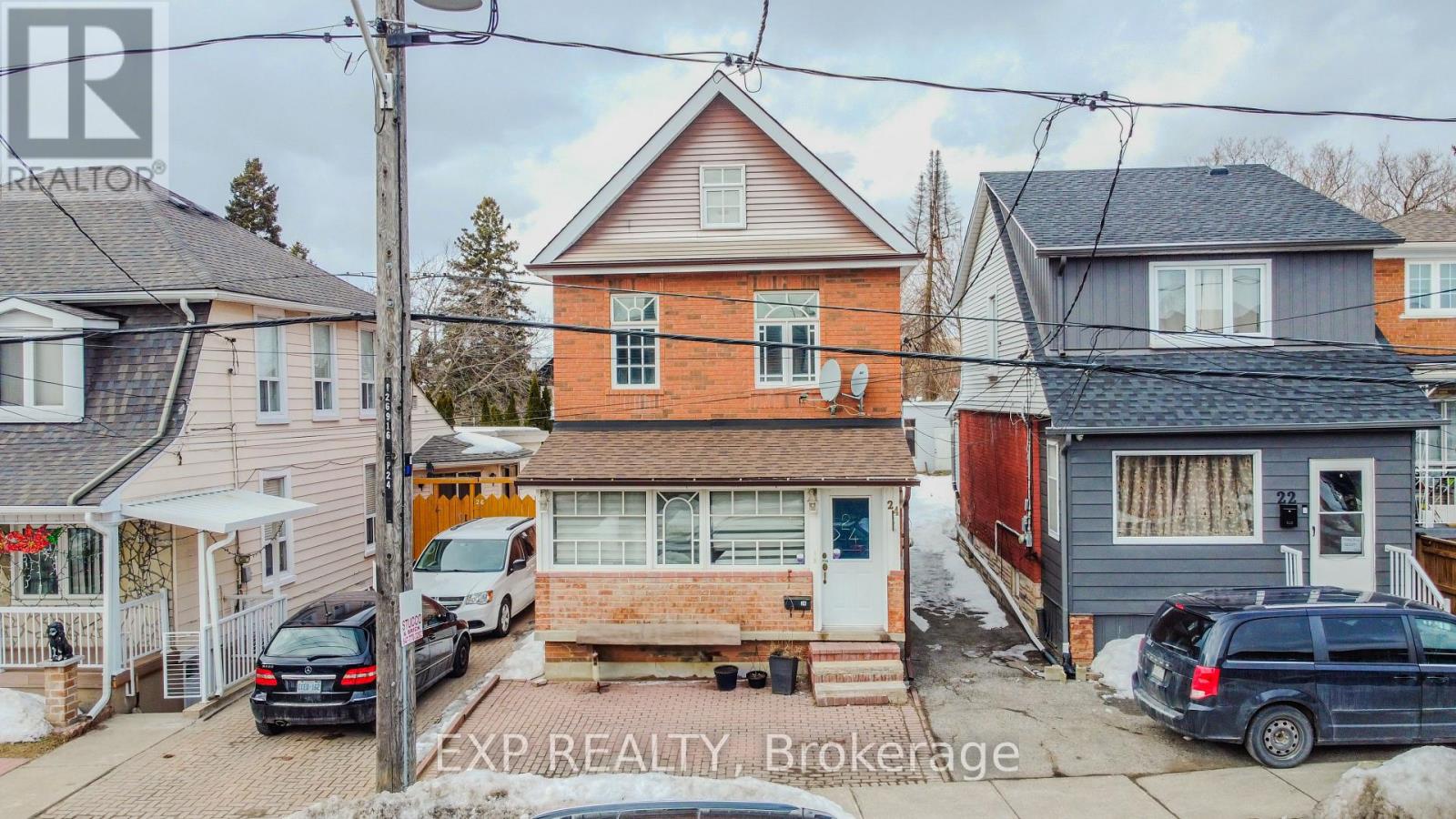 24 Goldwin Ave, Toronto, ON M6M 2C4