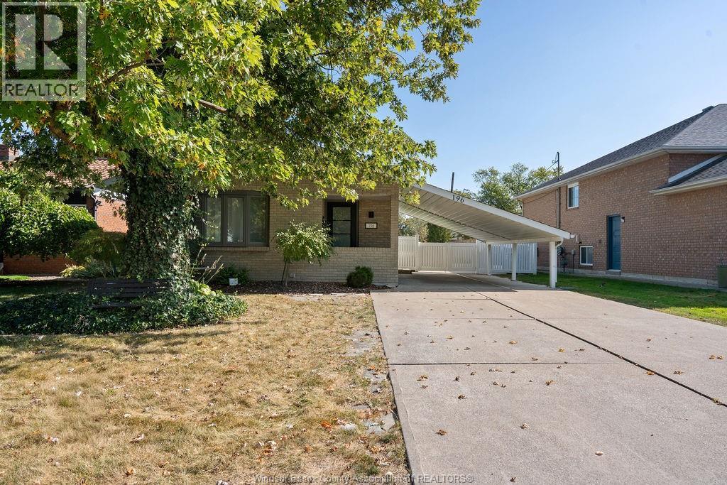 196 Grace Rd, Tecumseh, ON N8N 2G7