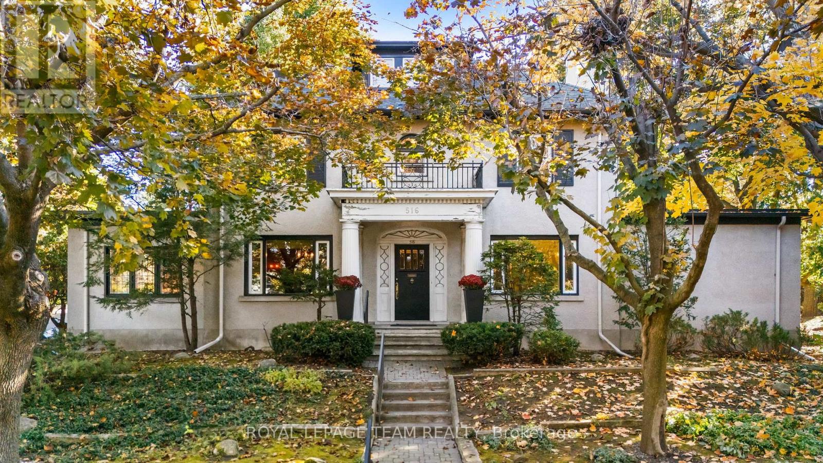 516 Kenwood Ave, Ottawa, ON K2A 0L6