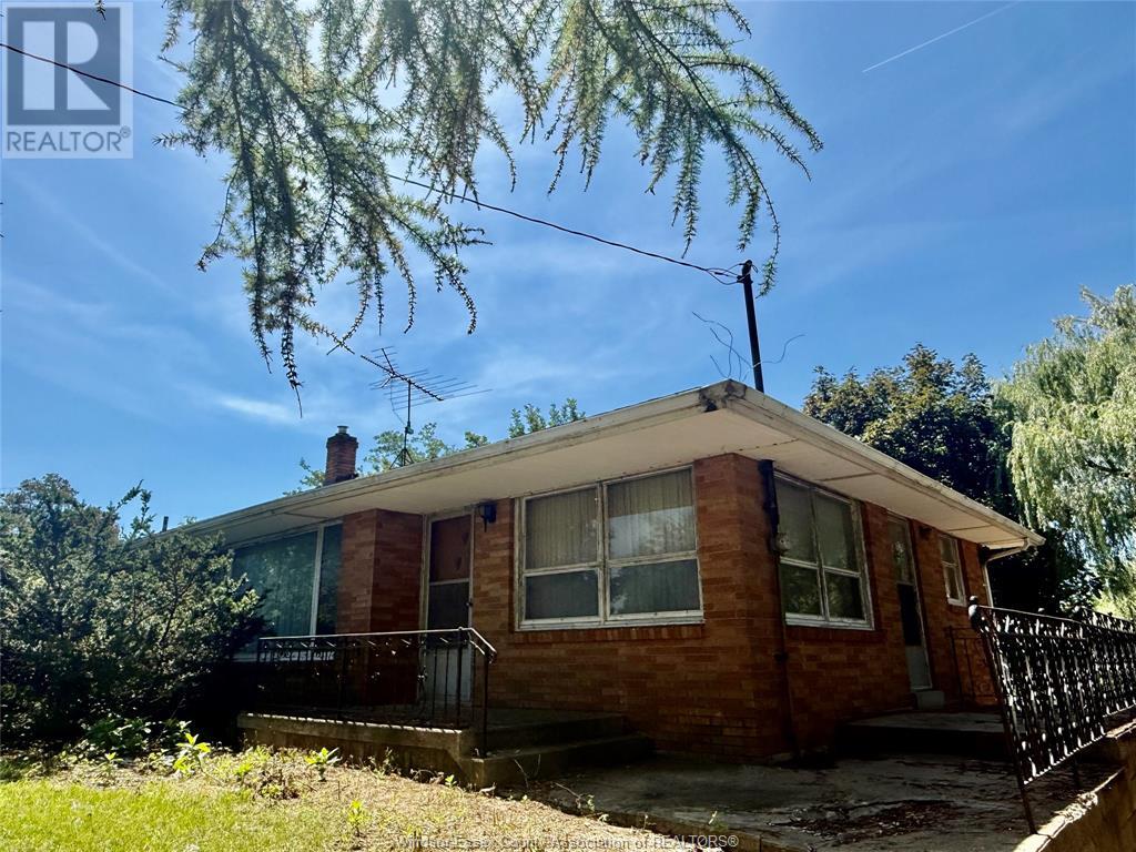 1947-1953 Talbot Rd, Kingsville, ON N9Y 2E4