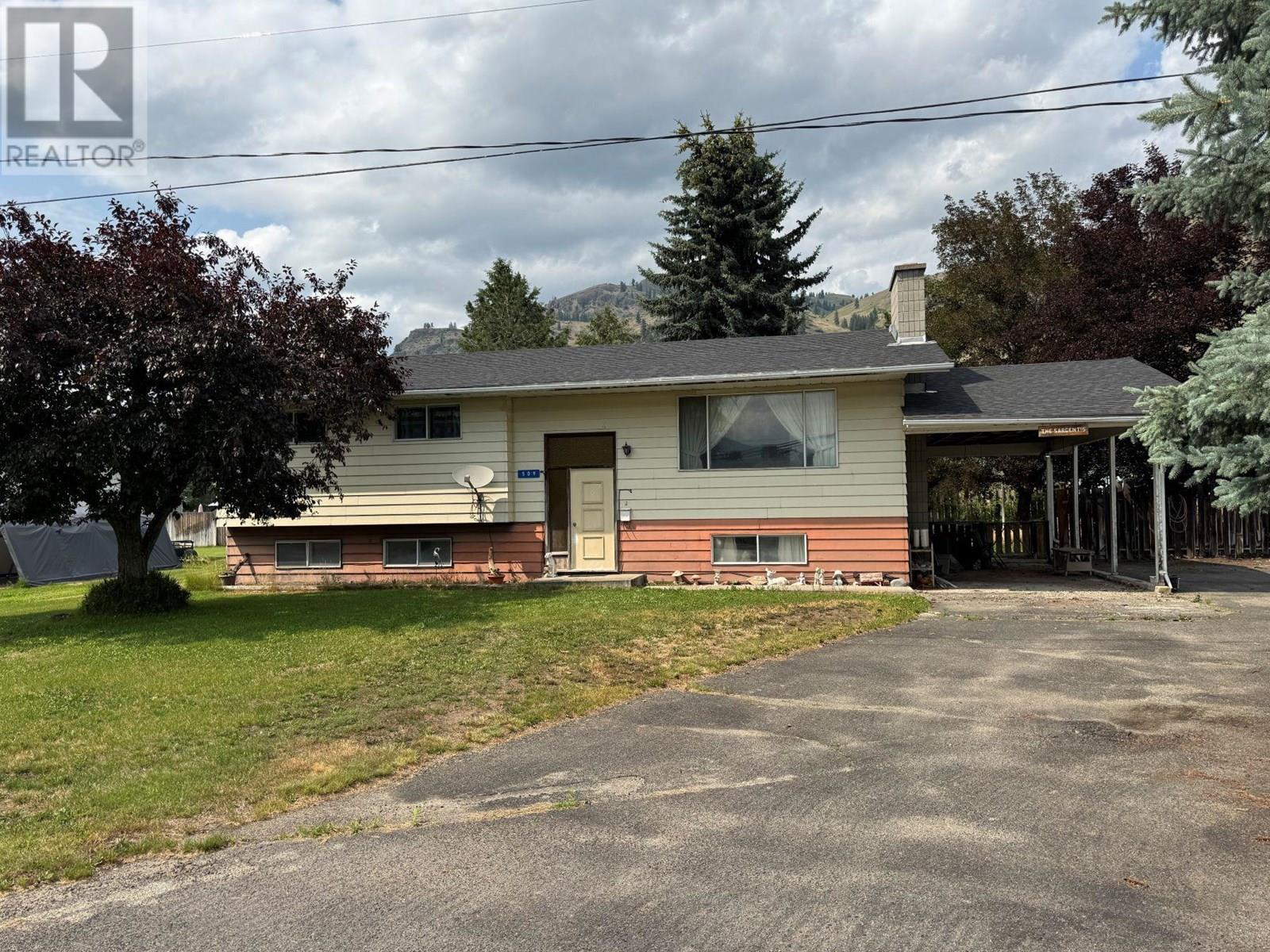 509 Seventh Avenue, Midway, BC V0H 1M0