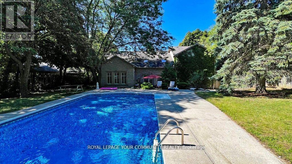 43 Denham Dr, Richmond Hill, ON L4C 6H7