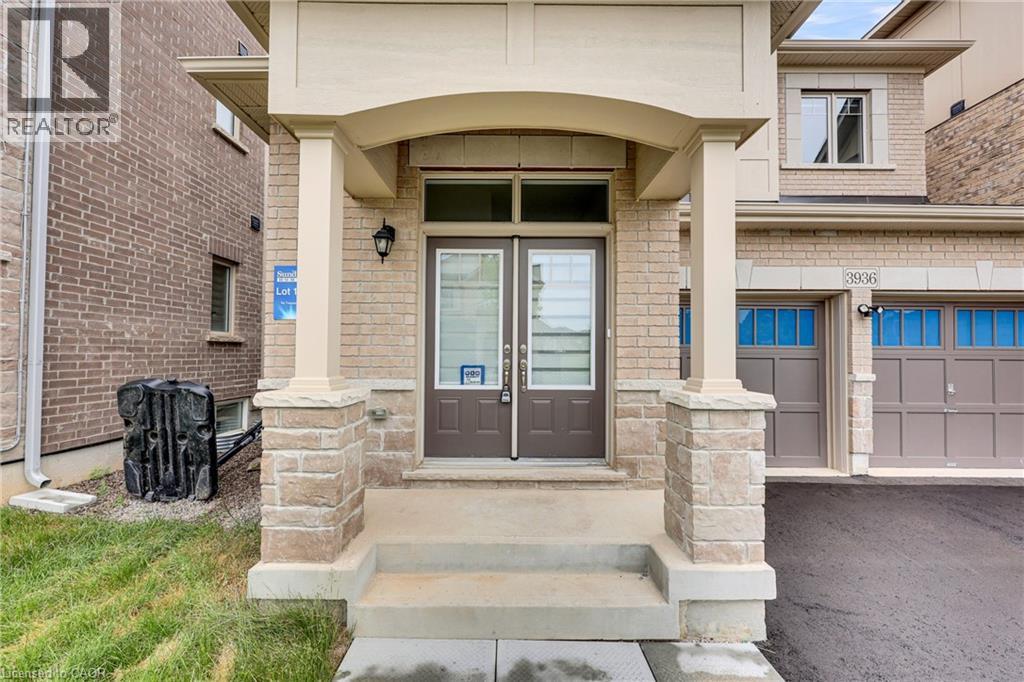 3936 Leonardo St, Burlington, ON L7M 0Z8