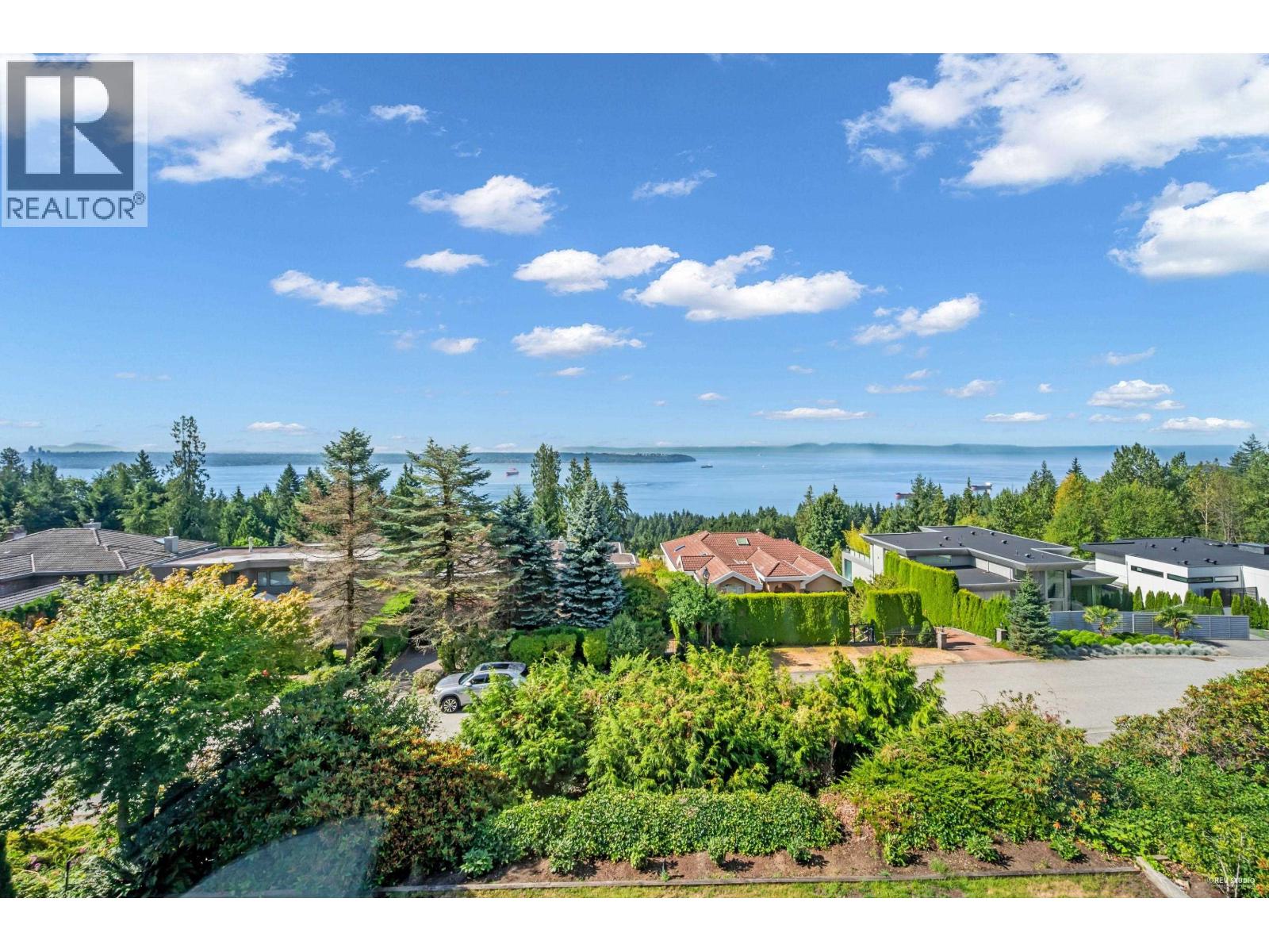 2662 Chelsea Pl, West Vancouver, BC V7S 3E5