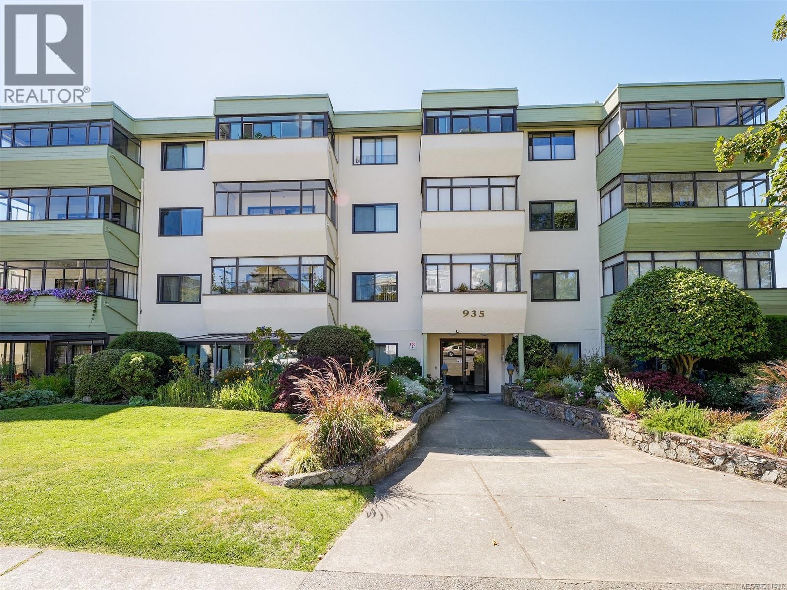 935 Fairfield Rd Unit 204 Rd, Victoria, BC V8V 3A3