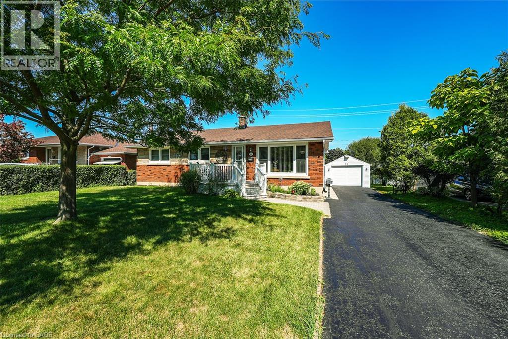 11 Riverview Dr, Welland, ON L3C 2E5