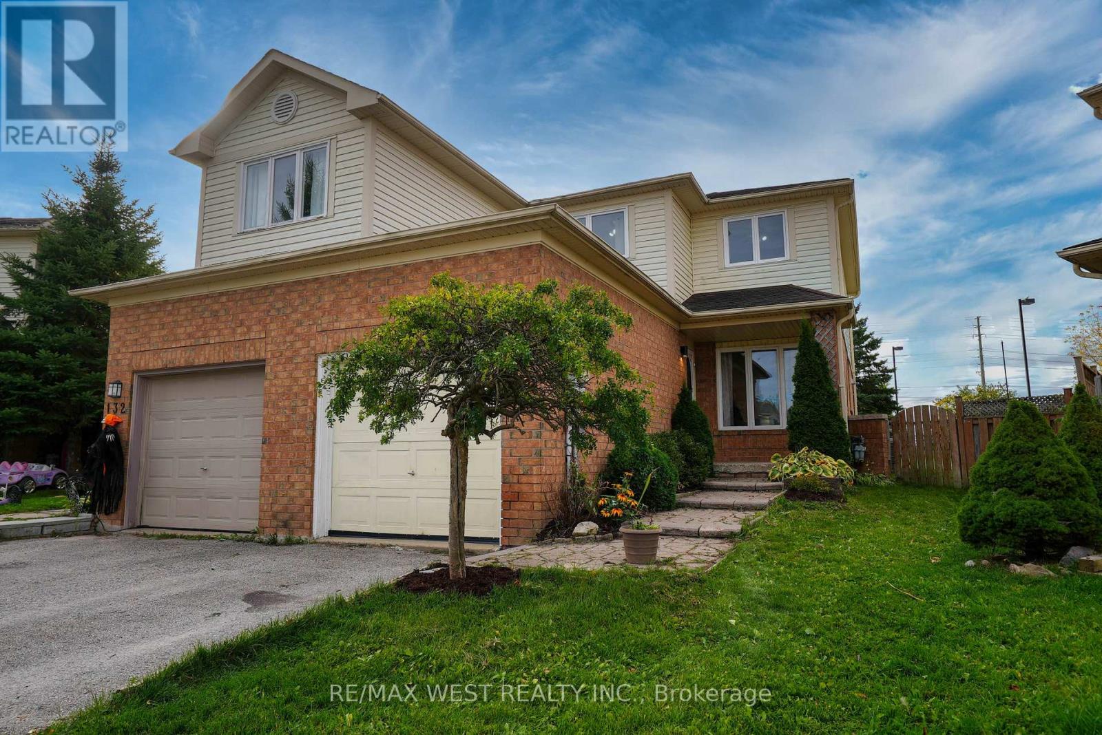 130 Pickett Cres, Barrie, ON L4N 8B9