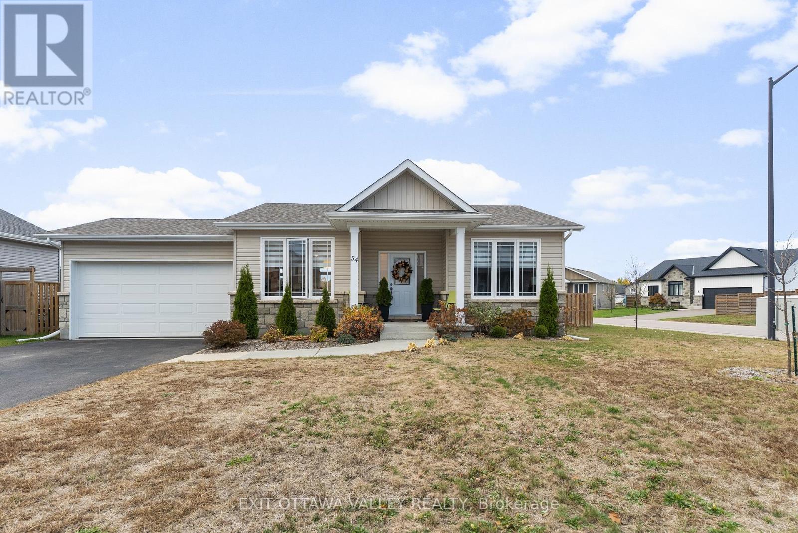 54 Chad St, Petawawa, ON K8H 0G8