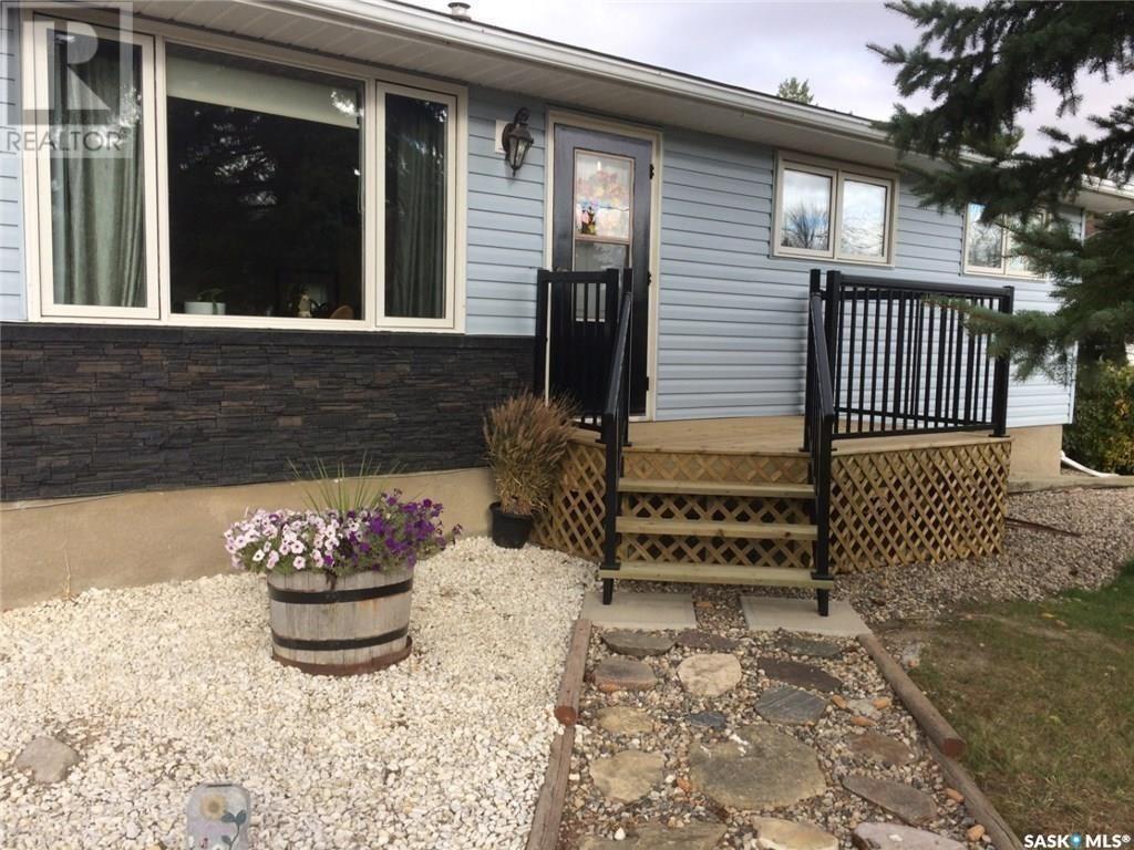 836 Peters Ave, Oxbow, SK S0C 2B0
