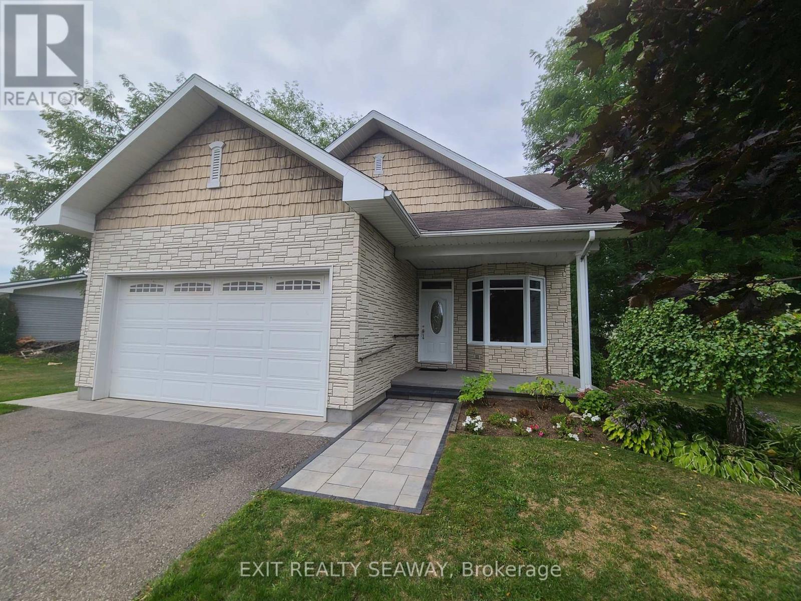 4294 Schell St, South Dundas, ON K0C 2H0