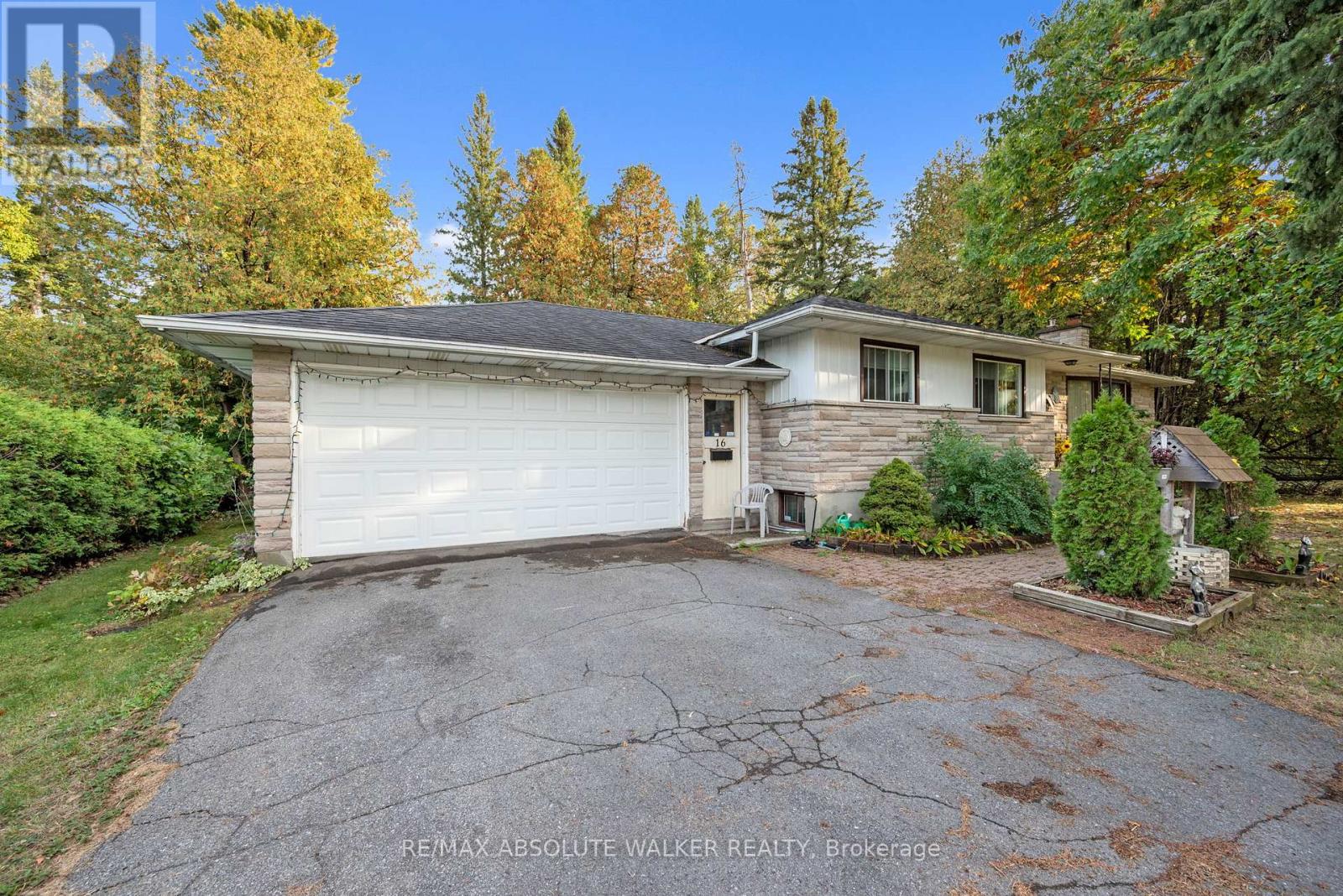 16 Beverly St, Ottawa, ON K2S 0S4