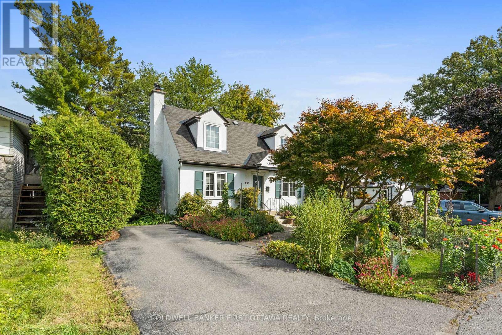 895 Dundee Ave, Ottawa, ON K2B 5T2