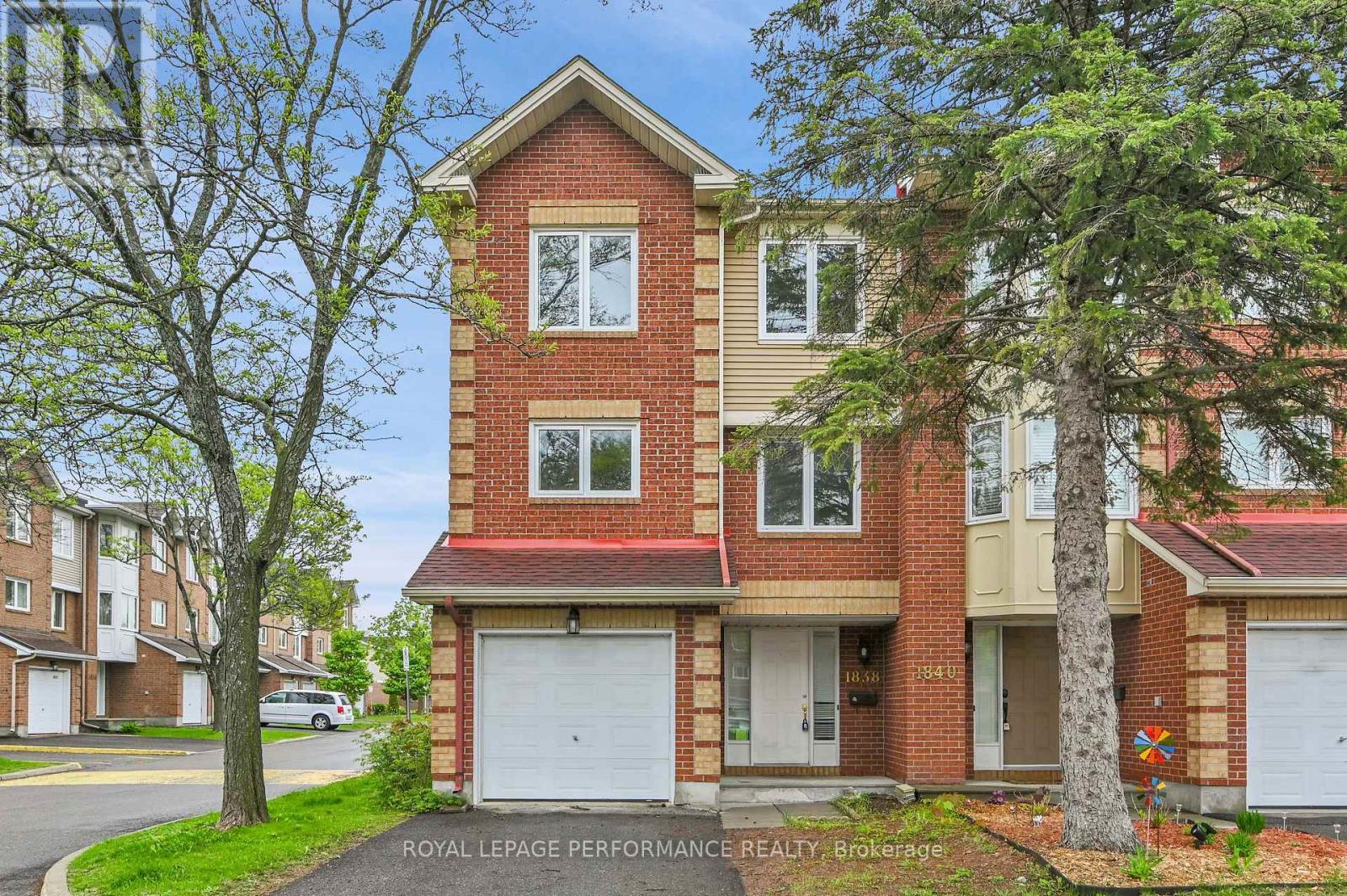 17 1838 Summerfields Cres, Ottawa, ON K1C 7B7