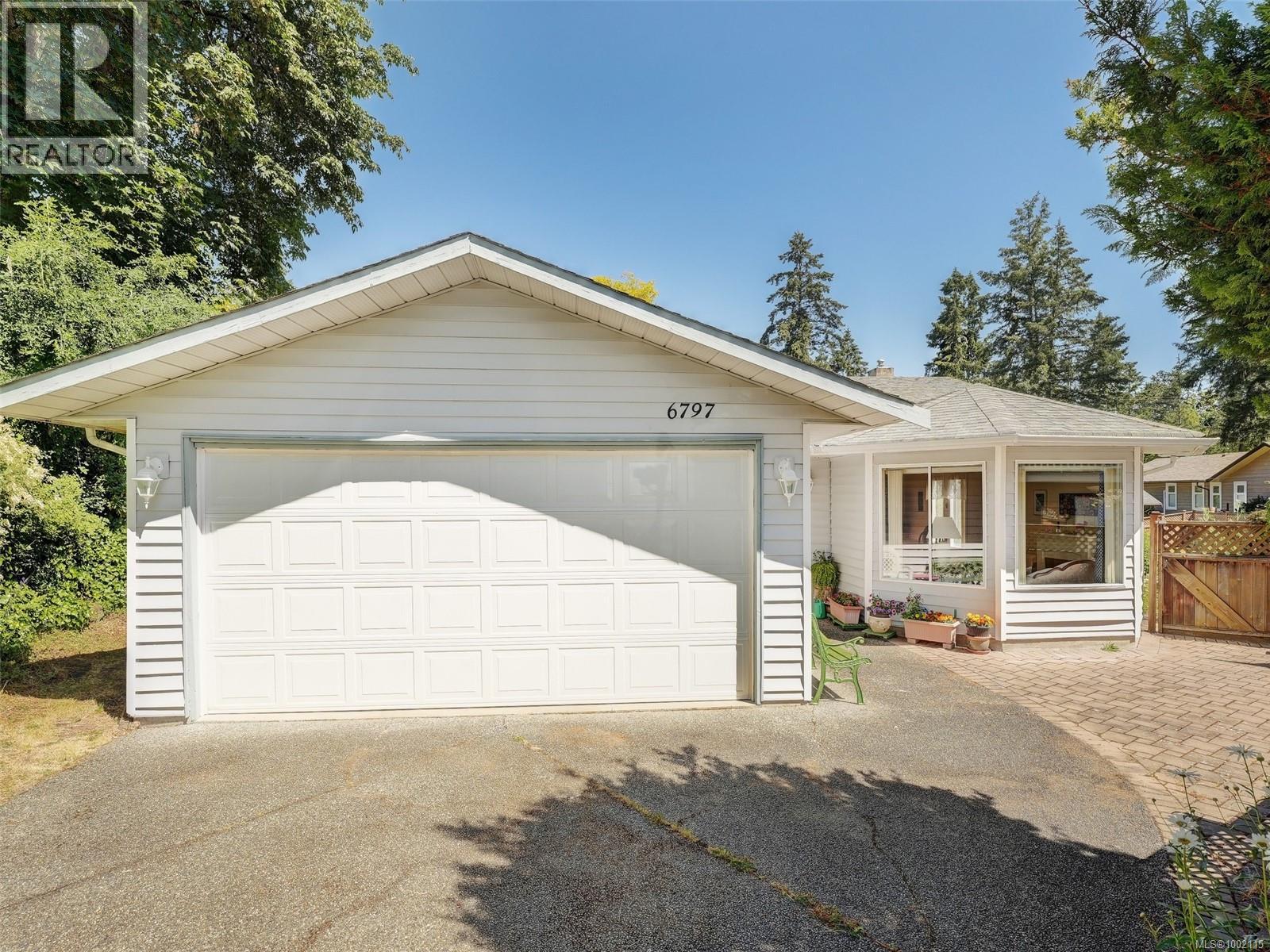 6797 Wendonna Pl, Central Saanich, BC V8M 1A6