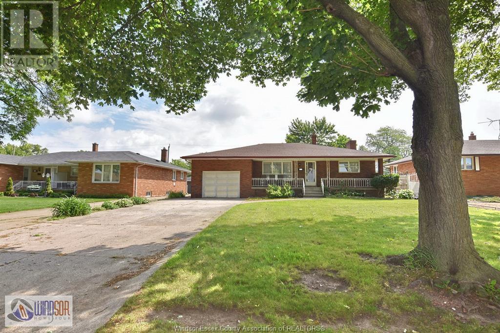 1464 Roxborough, Windsor, ON N9P 3H3