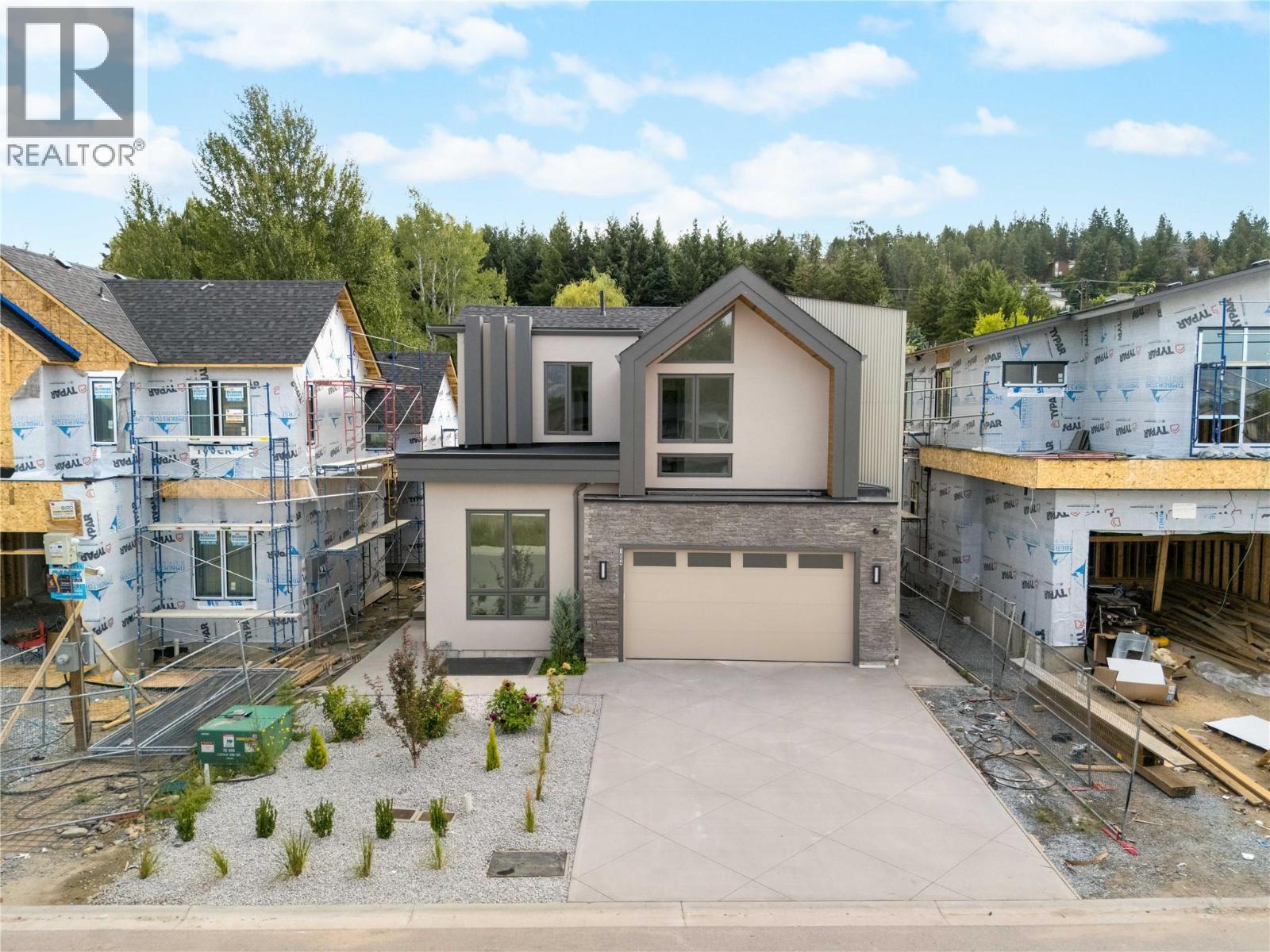 1004 Bull Cres, Kelowna, BC V1W 0E6