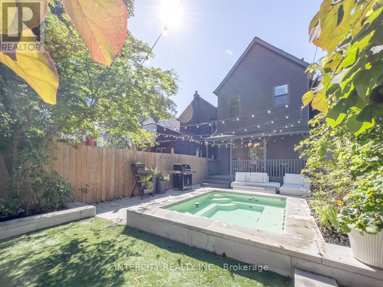 92 Dagmar Ave, Toronto, ON M4M 1W2