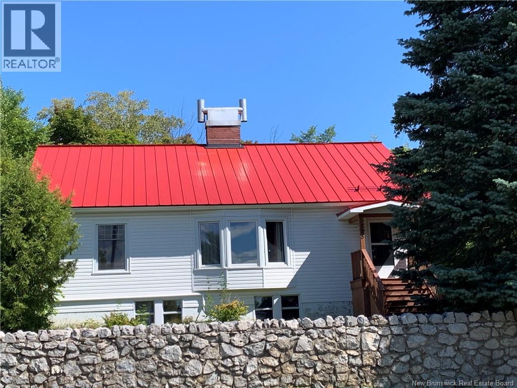 775 Murray Ave, Bathurst, NB E2A 1V3