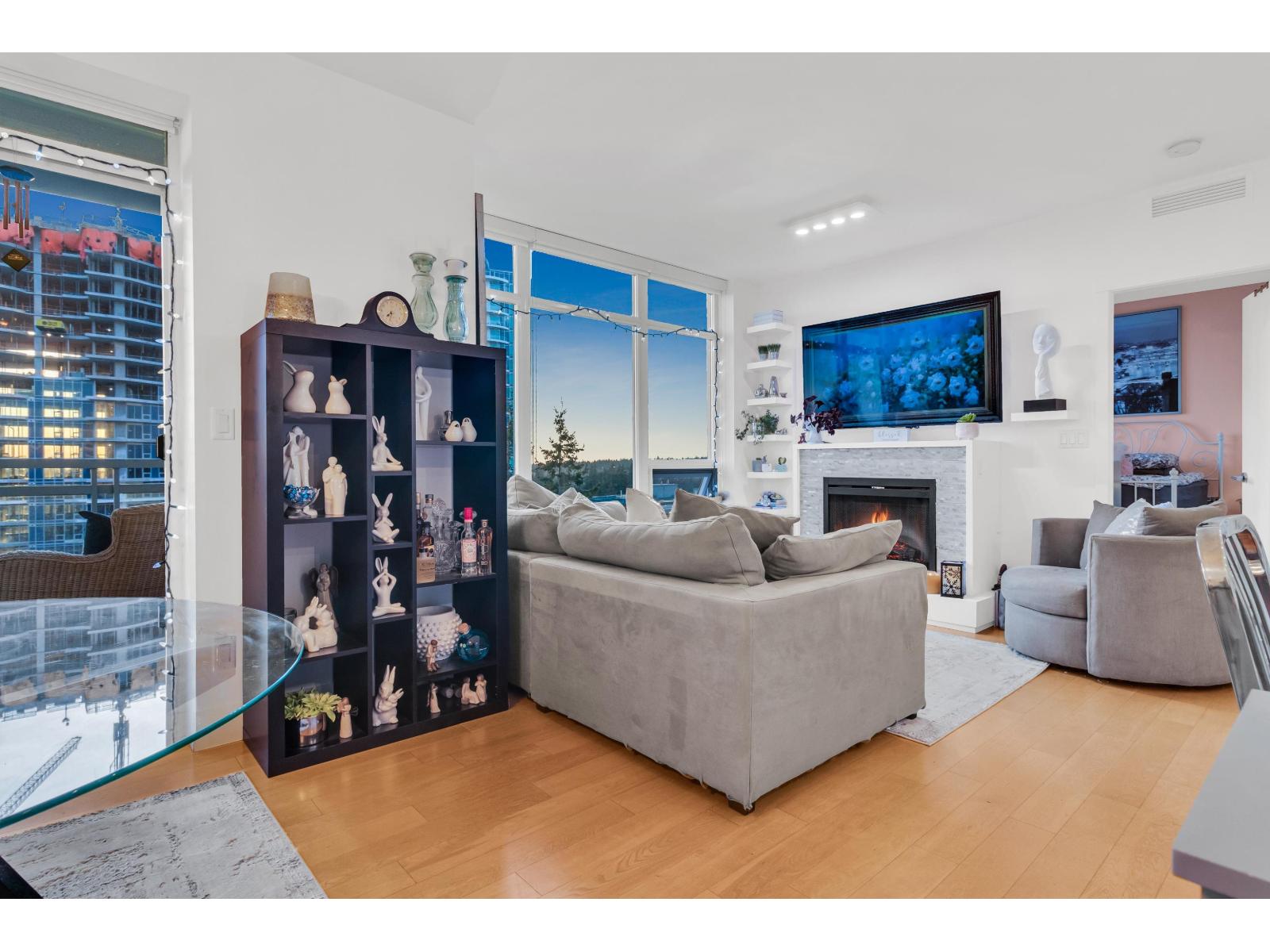 15152 Russell Avenue Unit 1203, White Rock, BC V4B 0A3